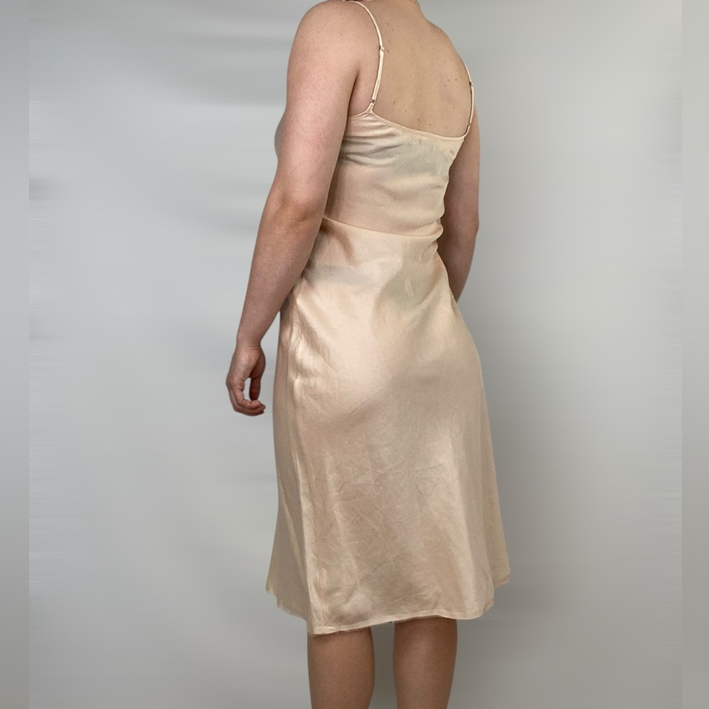 BRAZEAU TRICOT Classic Petal Slip Buff Tailored Silhouette MIDI Adjustable Strap - Picture 4 of 7